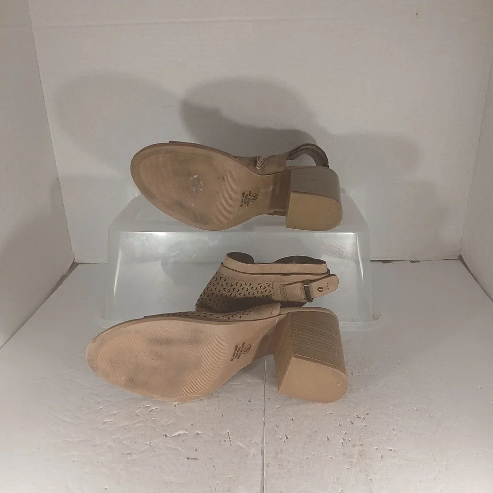 Soda Block Heel Sandals 8.5 Tan Perforated Peep Toe Zip Ankle Strap Boho Casual